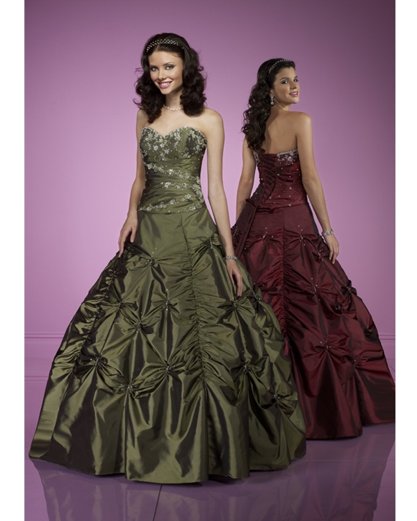Hunter Green Strapless Ball Gown Floor Length Tulle Quinceanera Dresses With Embroidery