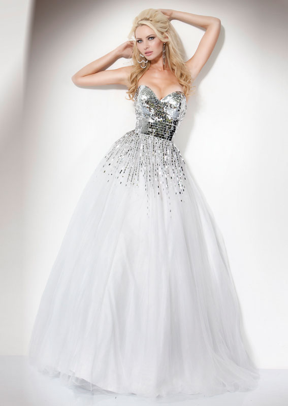Strapless Sweetheart Ball Gown Floor Length Tulle Prom Dresses With Sequins 