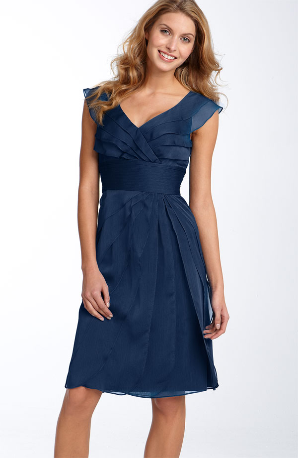 Navy Blue V Neck Zipper Knee Length Column Mother Of Bride Dresses With Ruffles 