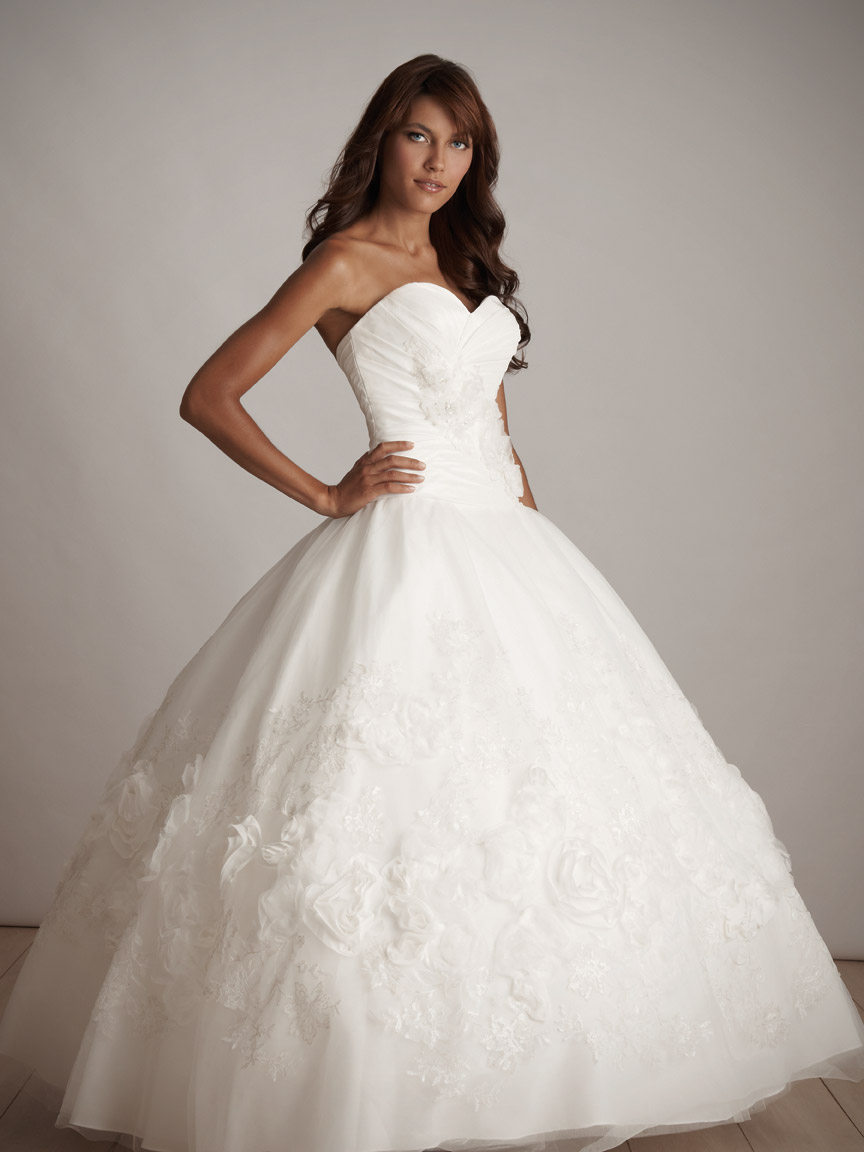 White Ball Gown Strapless Sweetheart Full Length Graduation Dresses With Appliques 